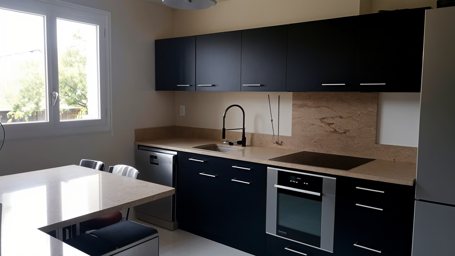 чистая кухня после